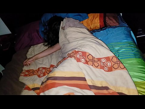 ❤️ ස්ටේප්සන් තම තරුණ සුළු මව නිදා සිටියදී ඇයට බැණ වදියි. ☑ Fucking video si.wassell.ru ❤